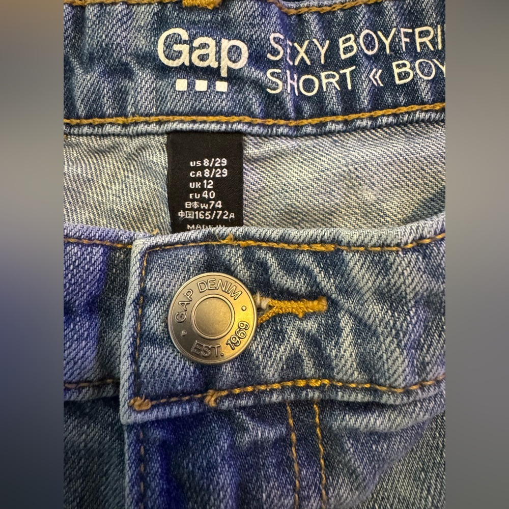 Gap Sexy Boyfriend Shorts Distressed Denim Cutoff Shorts Light Wash 10/30
